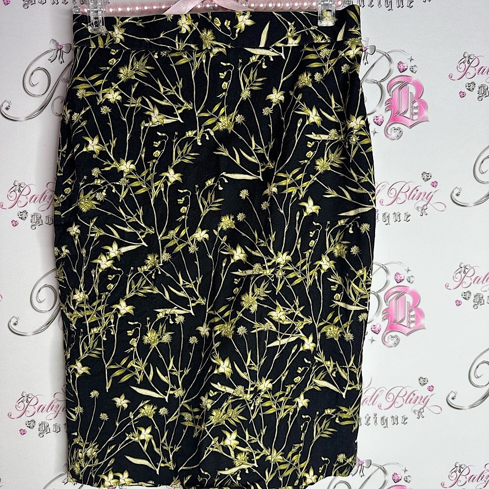 Banana republic skirt pencil leaf’s tropical 🌴 Floral Black and Green Skirt